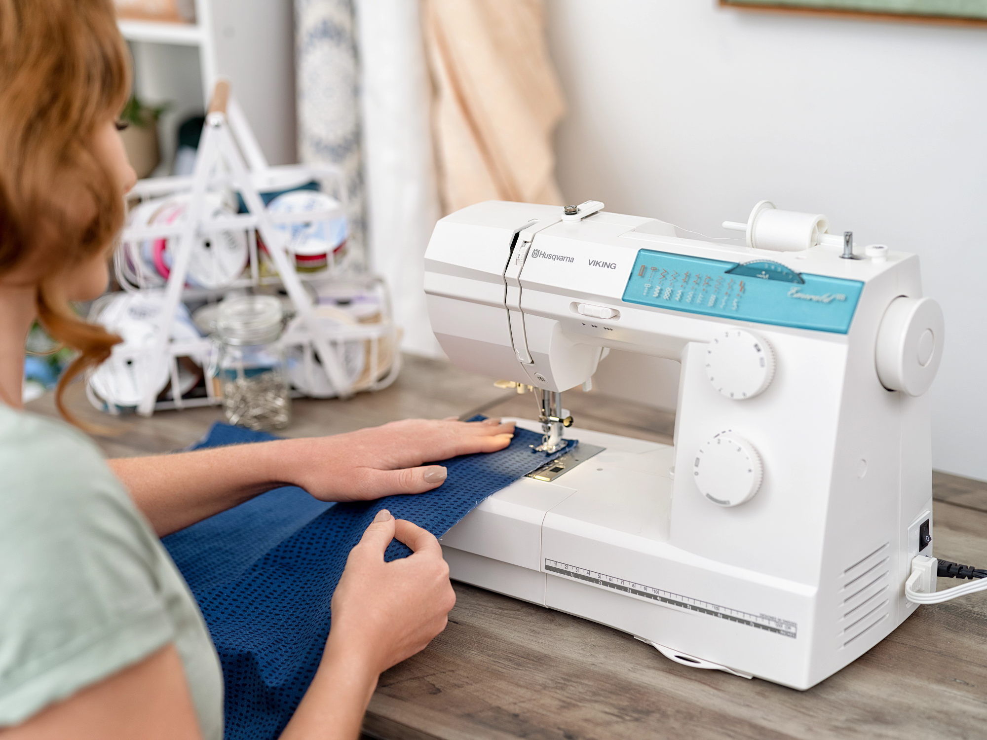 Husqvarna Viking Emerald 118 Sewing Machine