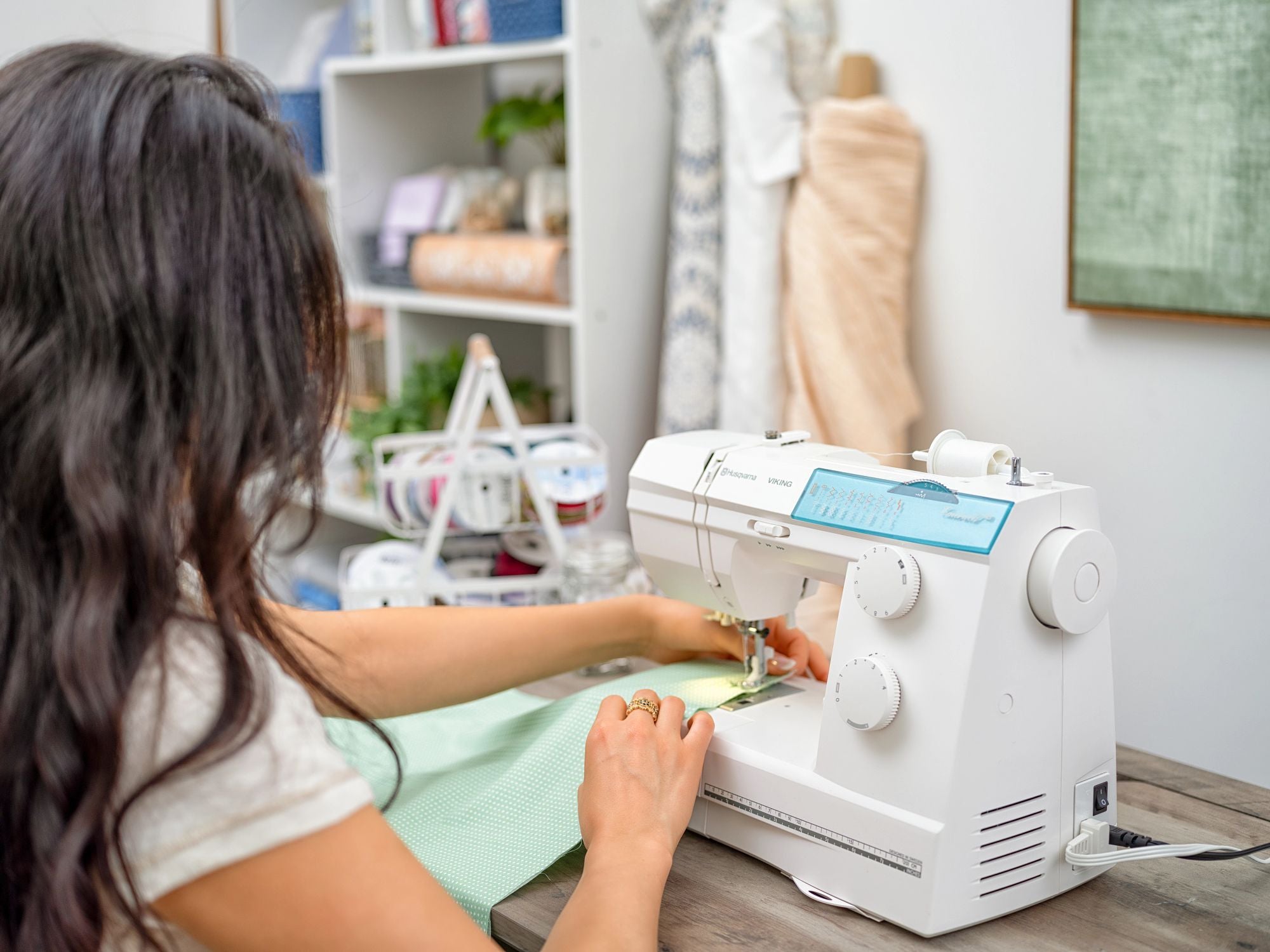 Husqvarna Viking Emerald 118 Sewing Machine