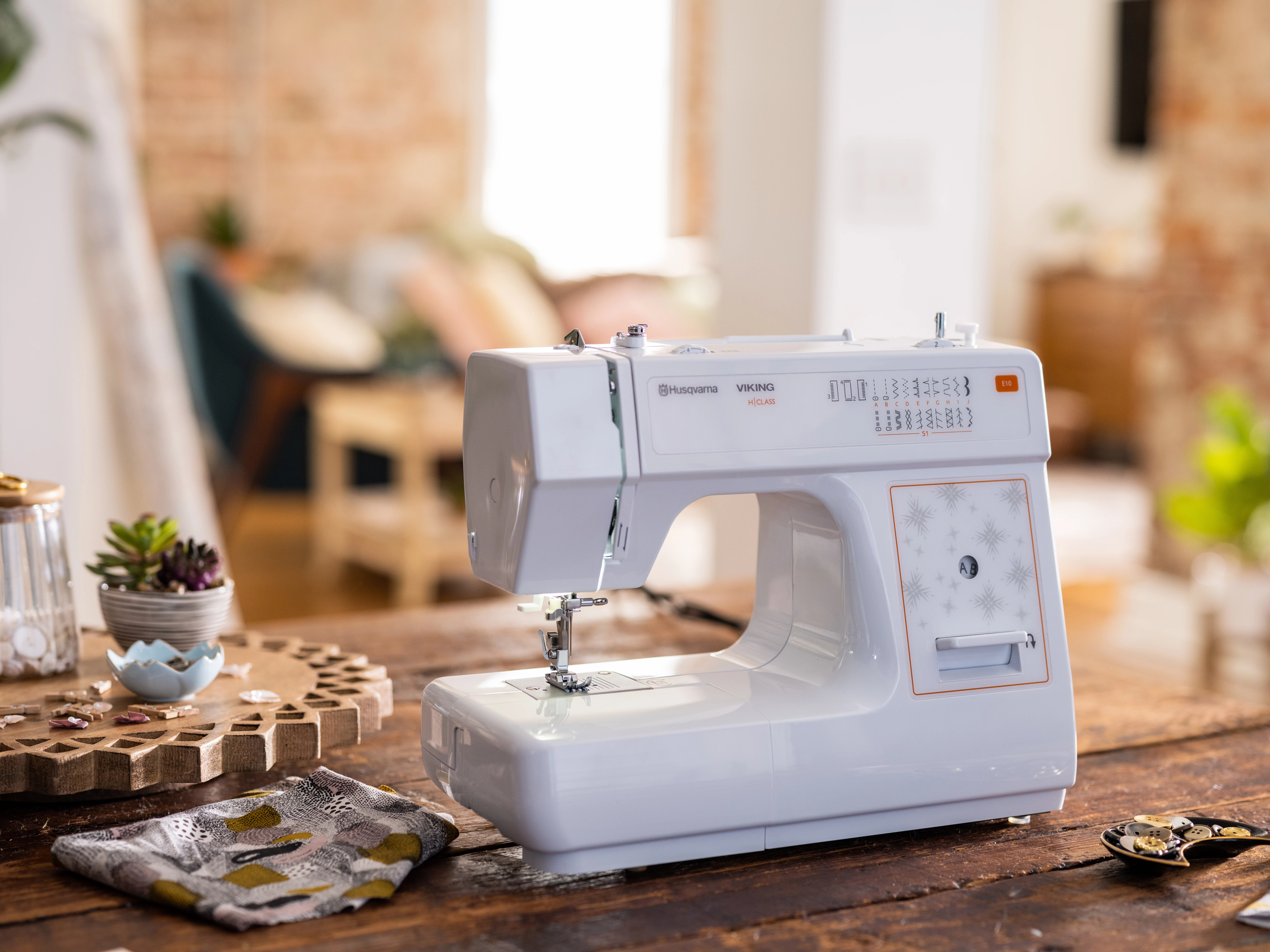 Husqvarna Viking H|Class E10 Sewing Machine