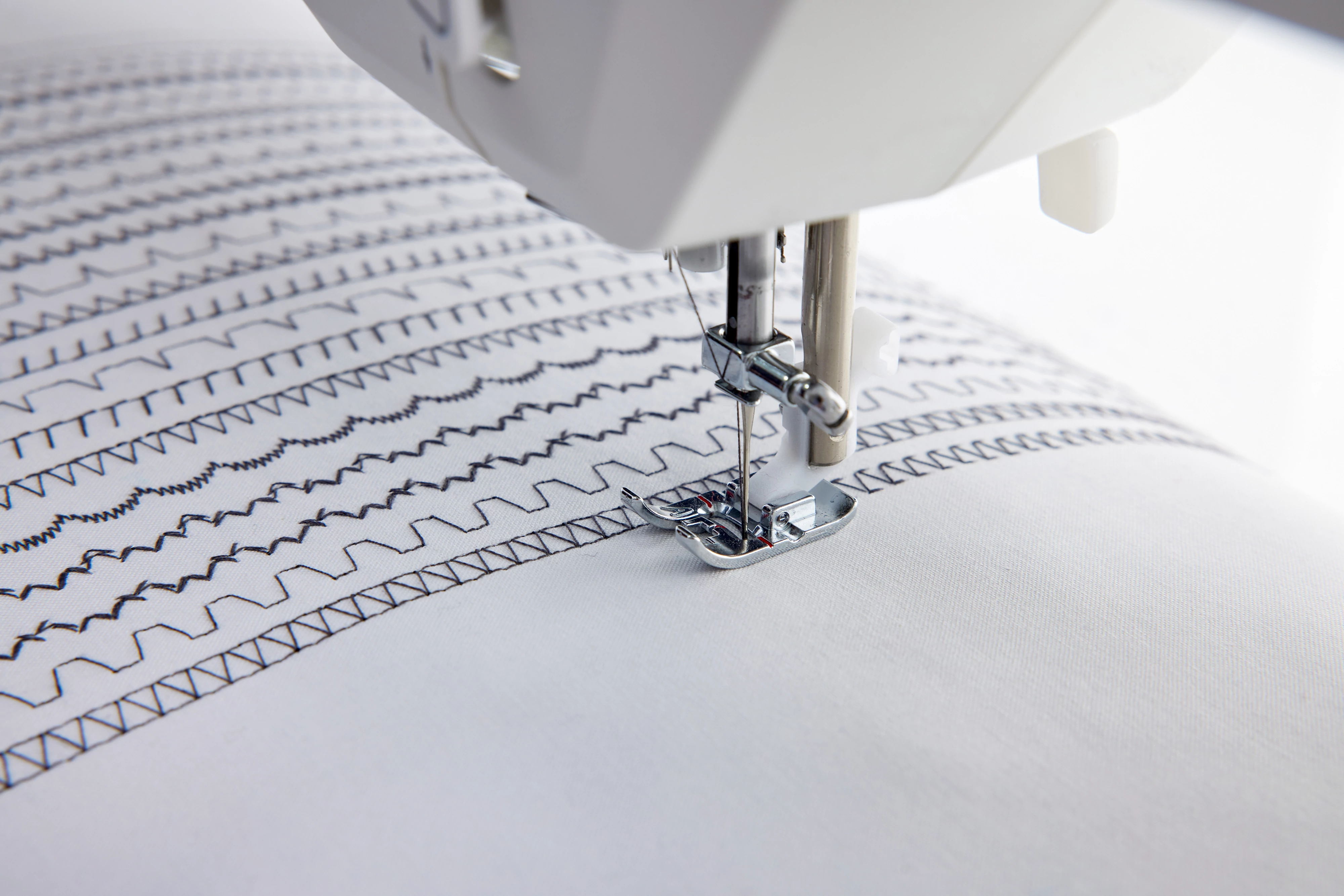 Husqvarna Viking Onyx 15 Mechanical Sewing Machine for Sale at World Weidner