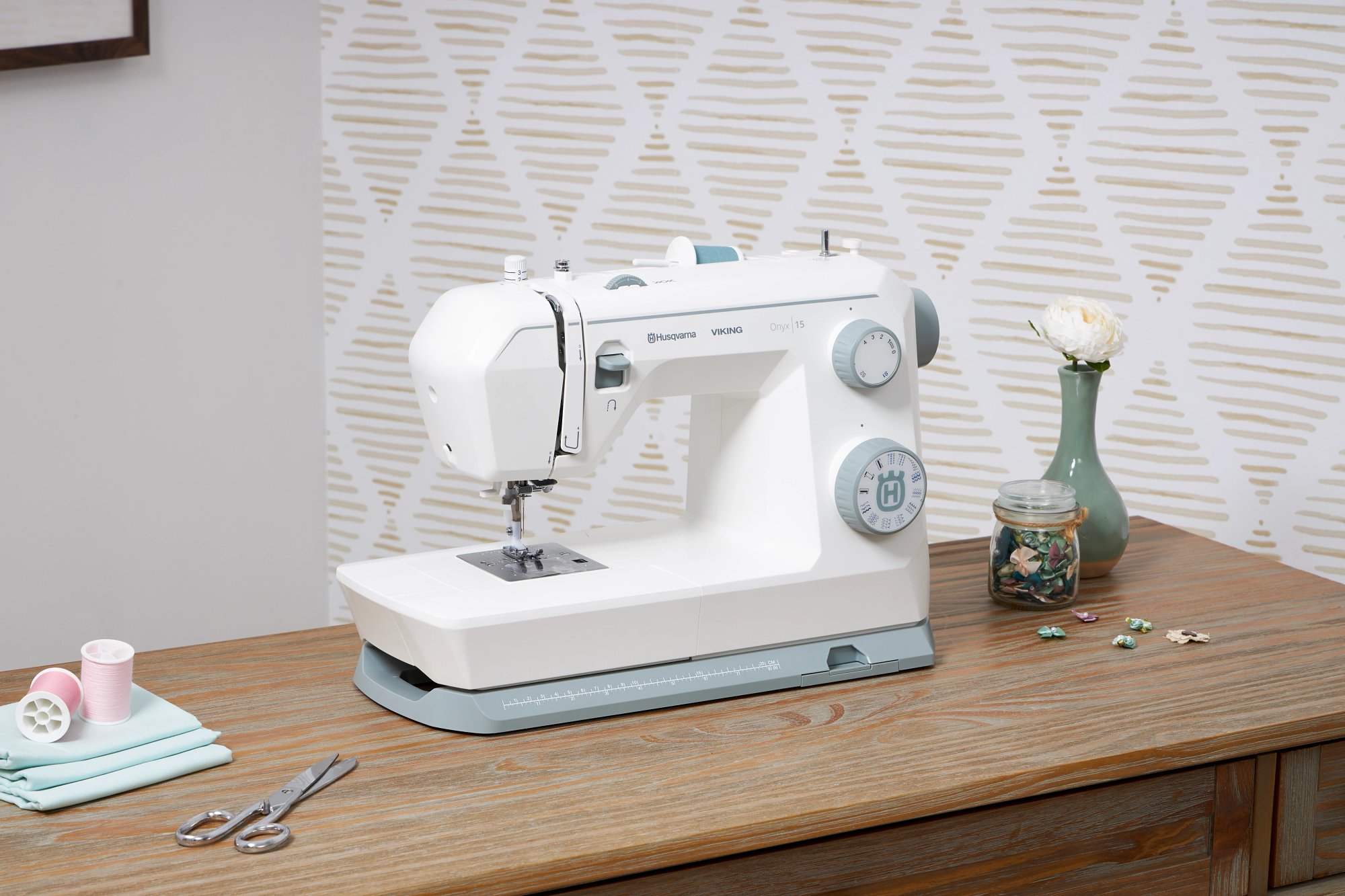 Husqvarna Viking Onyx 15 Mechanical Sewing Machine for Sale at World Weidner