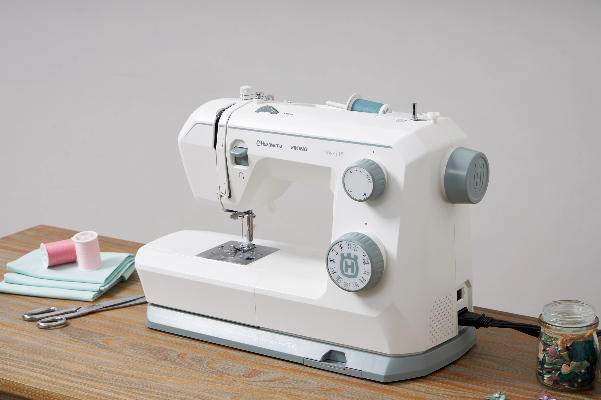 Husqvarna Viking Onyx 15 Mechanical Sewing Machine for Sale at World Weidner