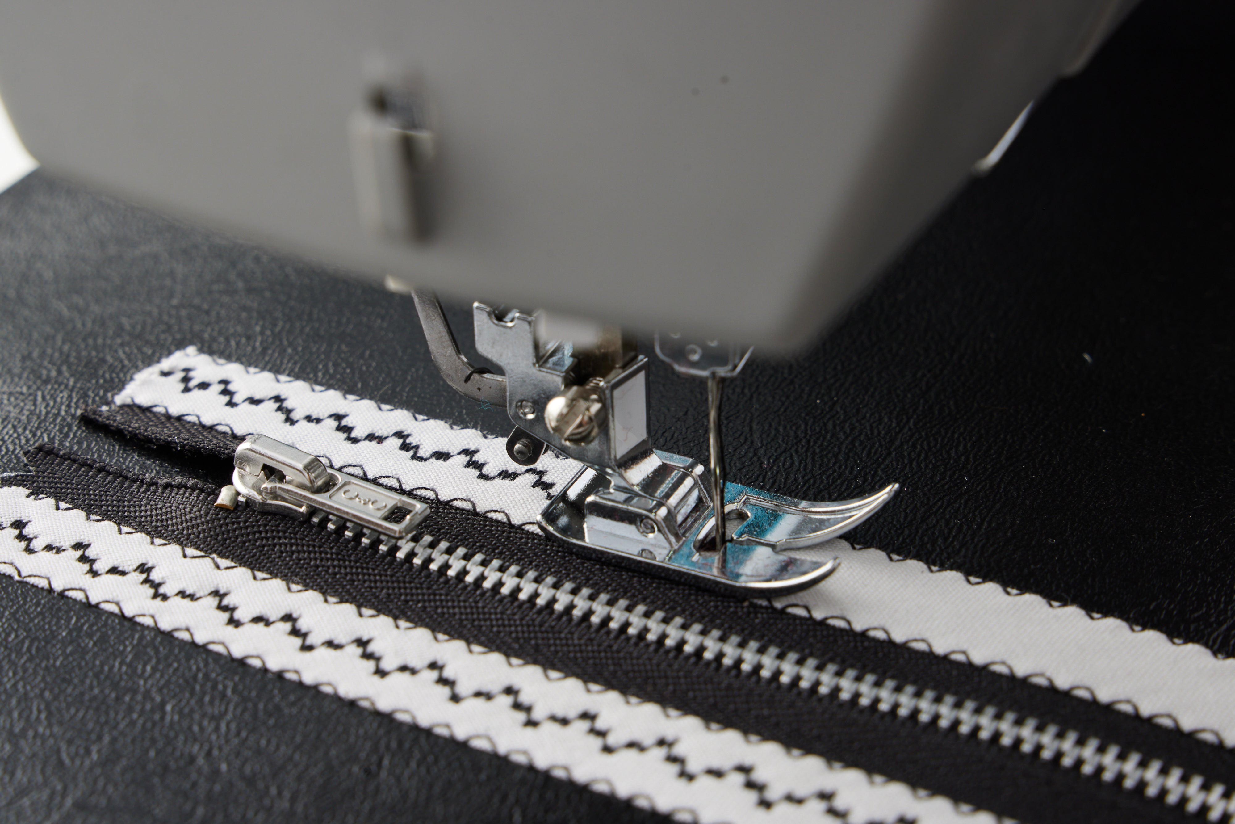 Singer 4432 Heavy Duty Sewing Machine for Sale at World Weidner