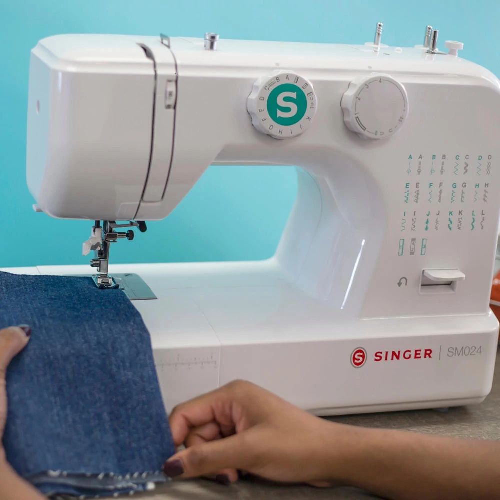 Singer Refurbished SM024 Sewing Machine