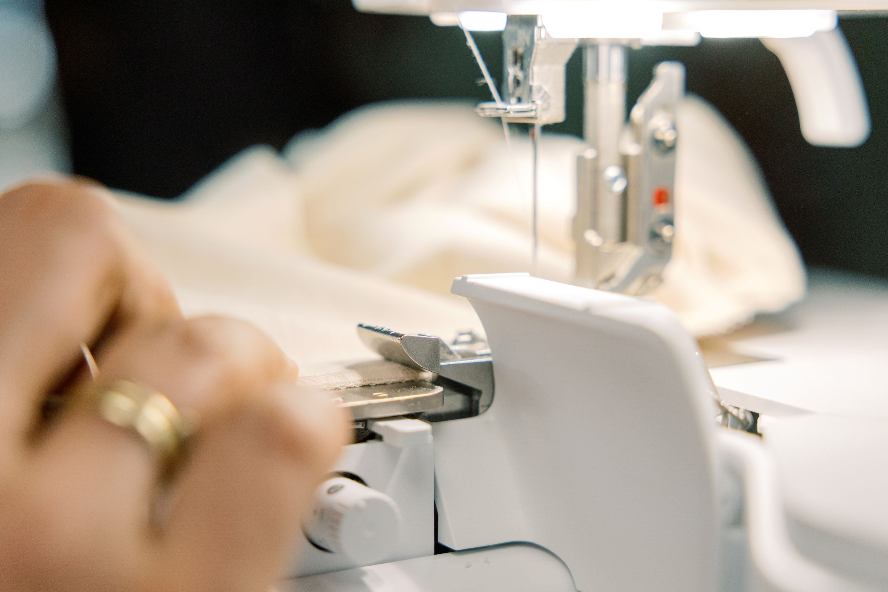 BERNINA L620 Air Threader CoverStitch Machine