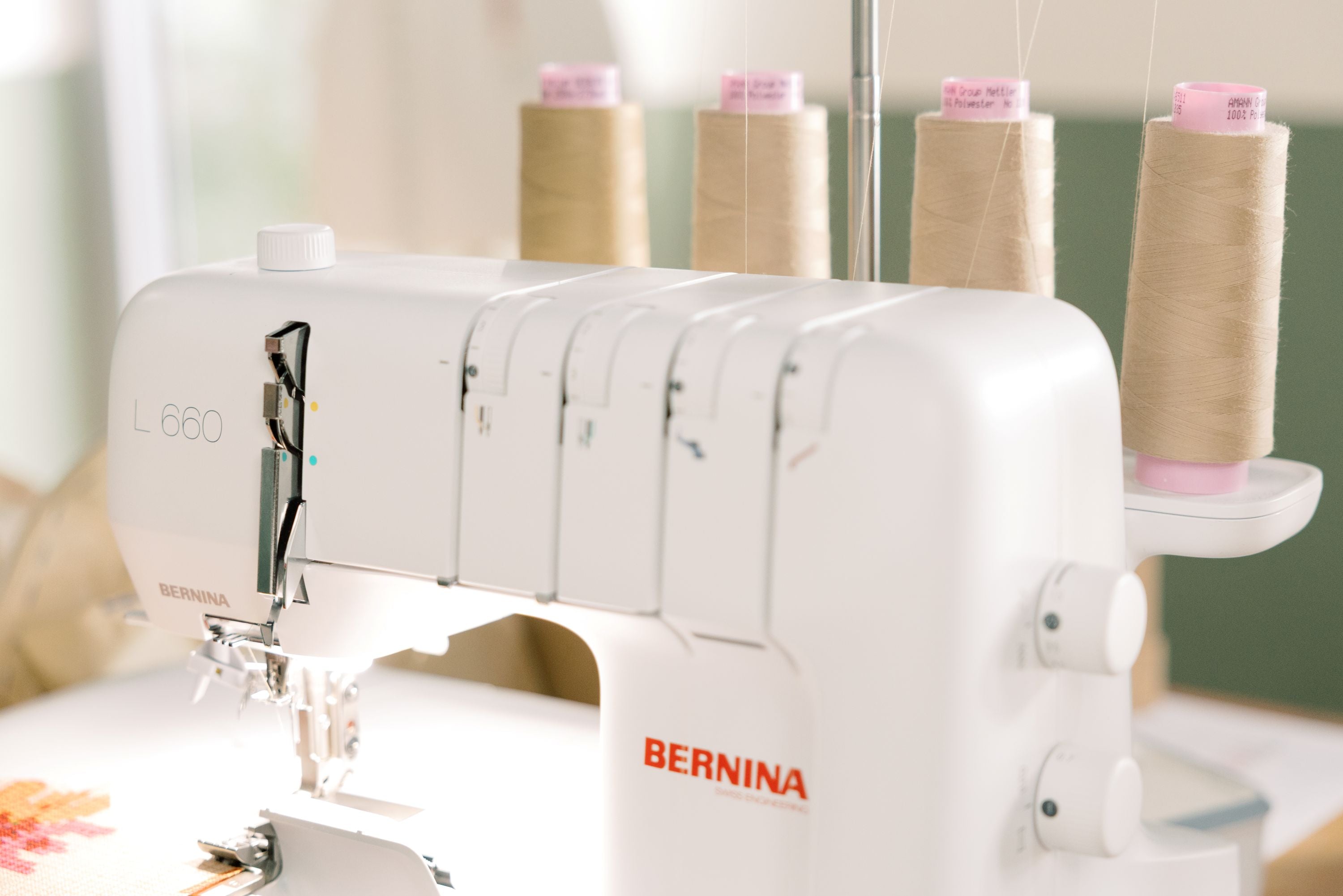 BERNINA L660 Air Threader OverLock Machine