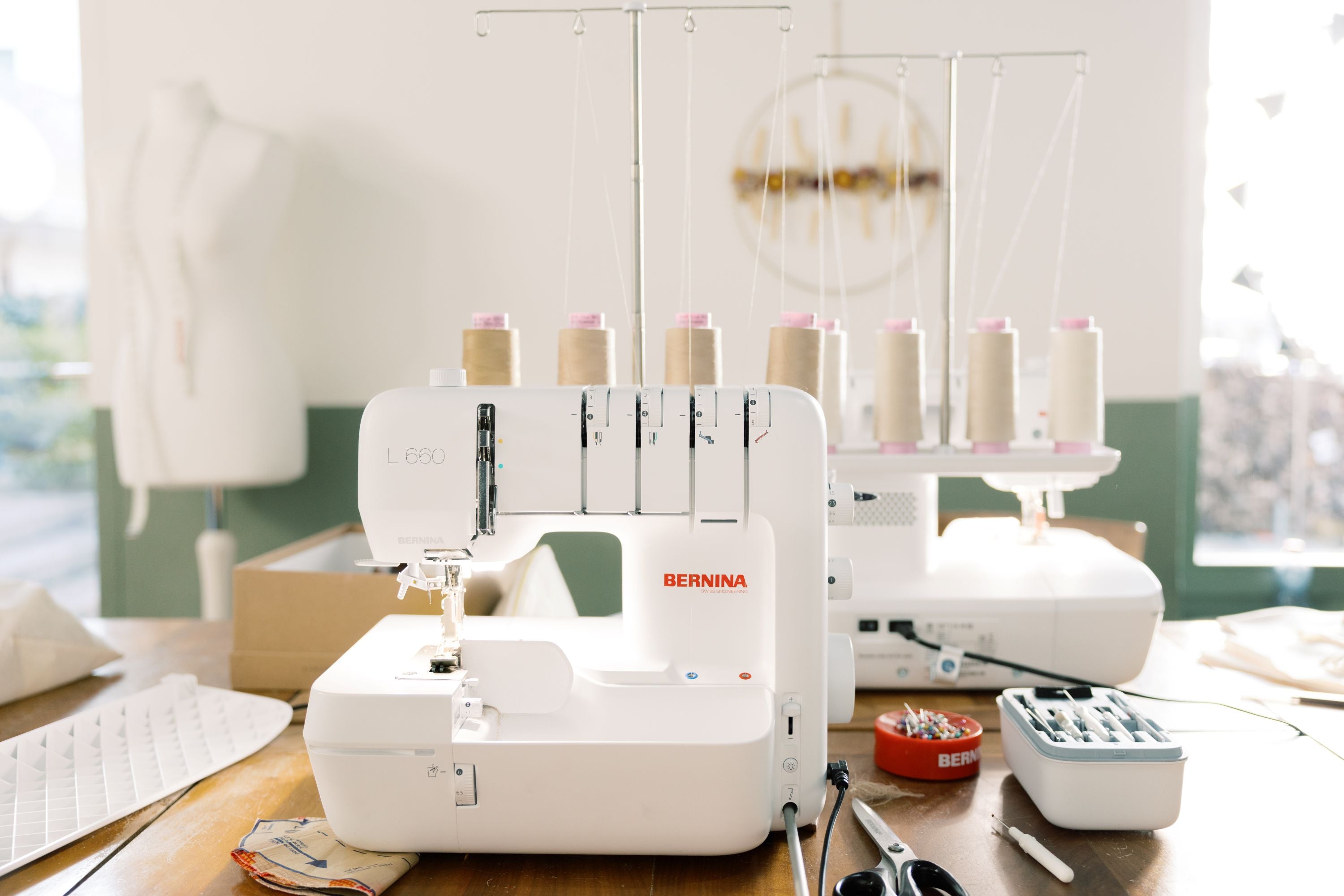 BERNINA L660 Air Threader OverLock Machine