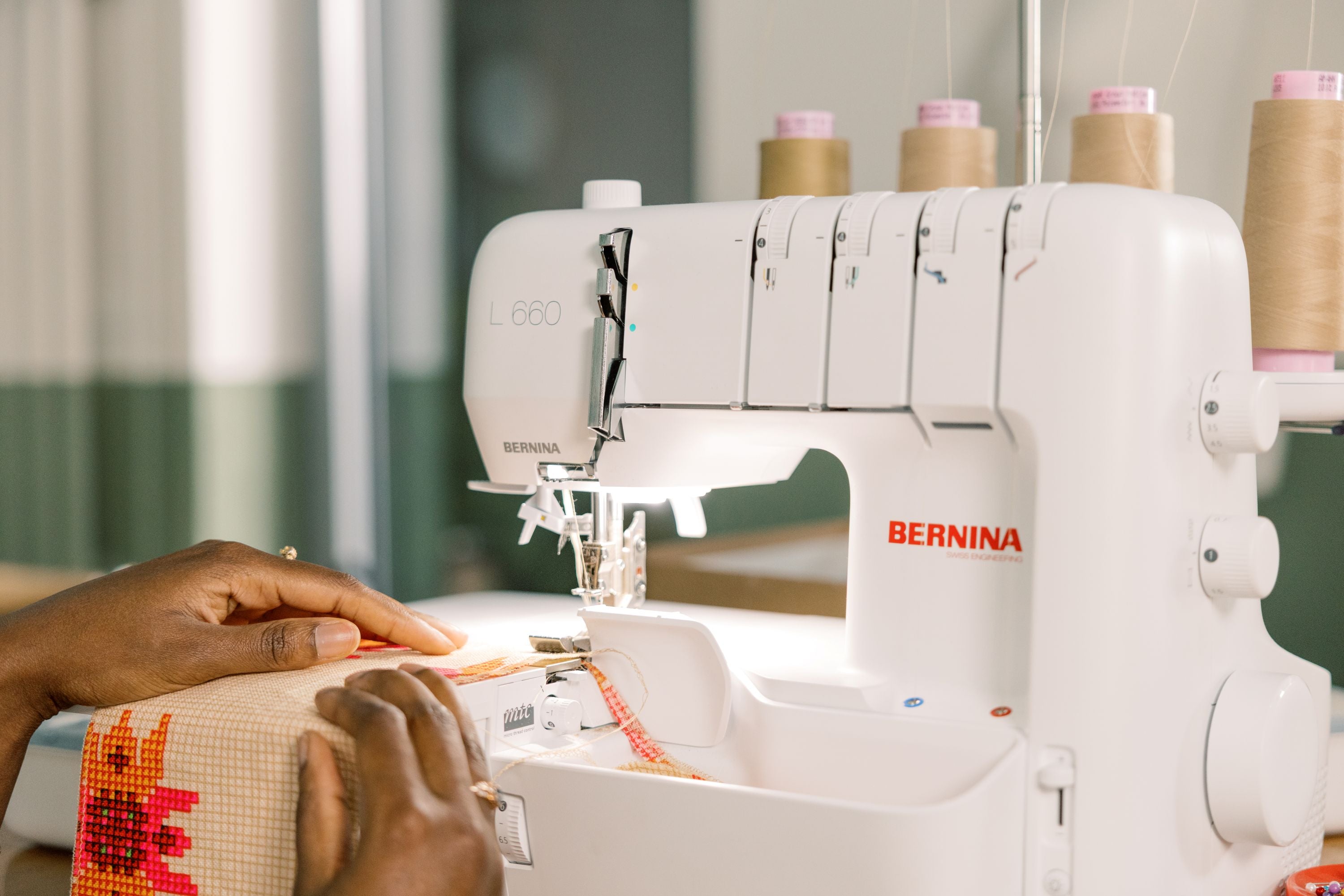 BERNINA L660 Air Threader OverLock Machine