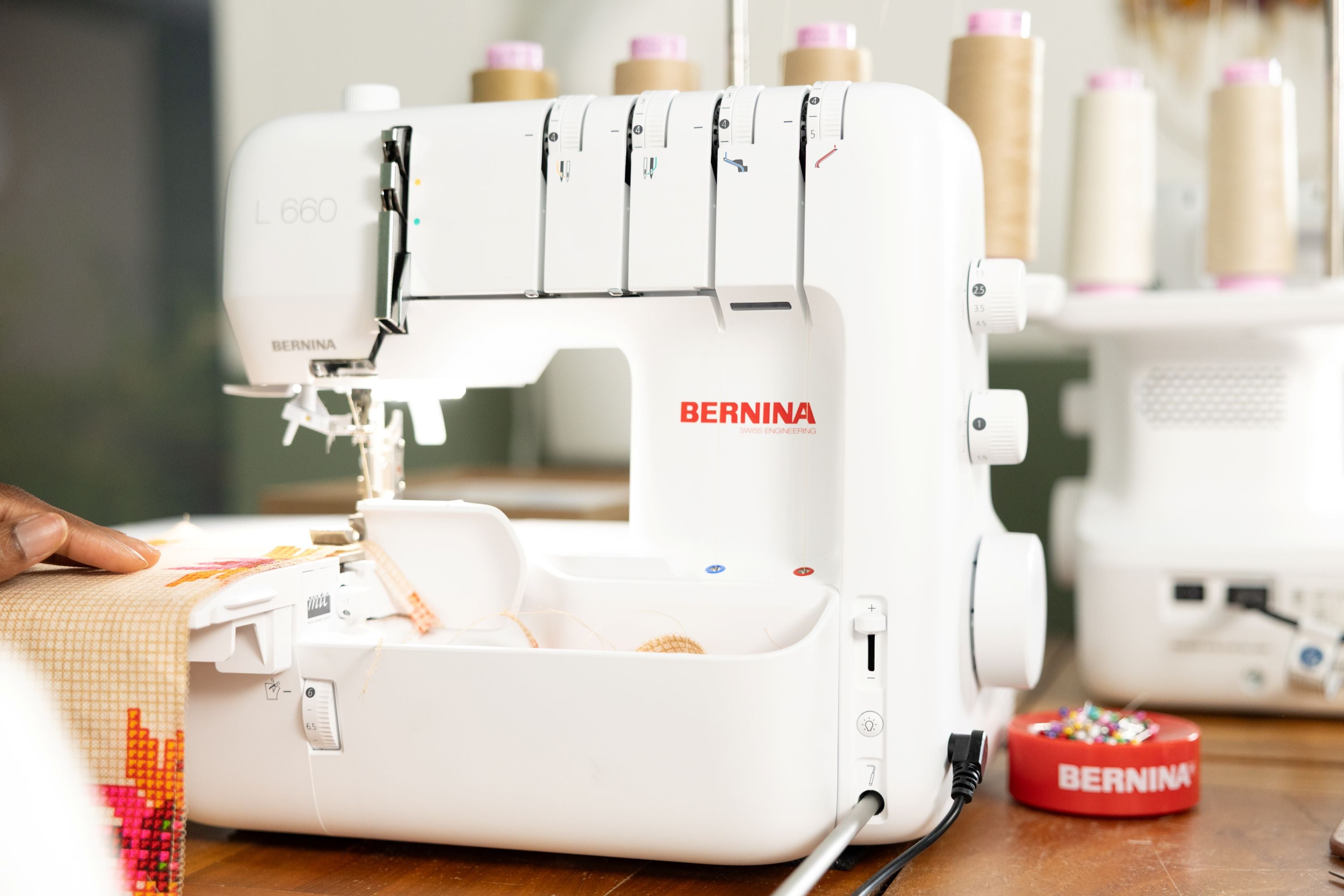 BERNINA L660 Air Threader OverLock Machine