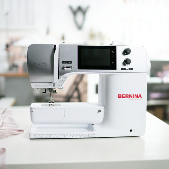 BERNINA 485 Sewing Machine