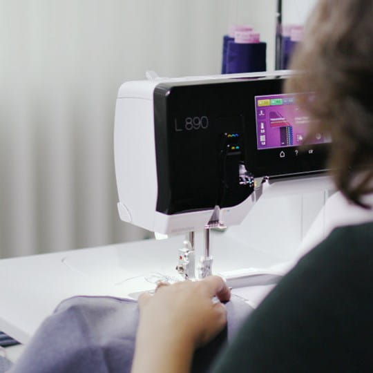 BERNINA L890 Air Threader Serger Machine