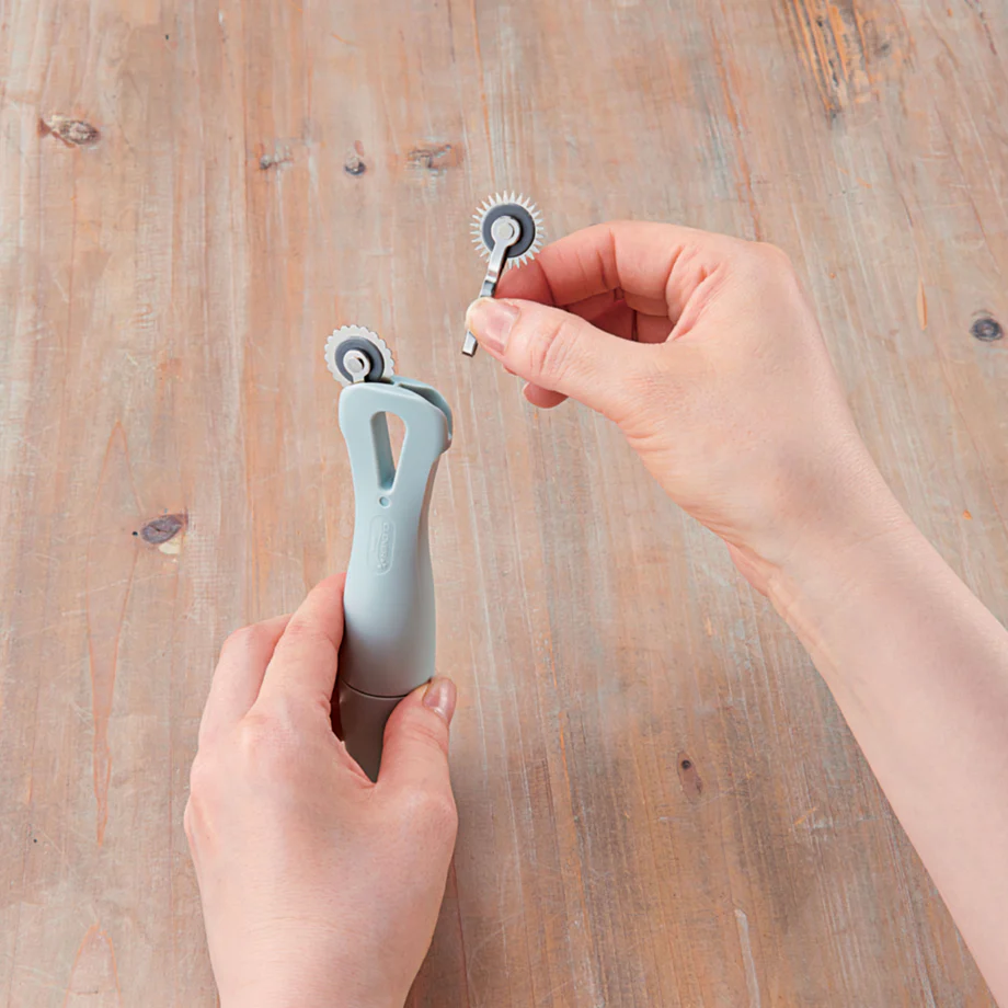 Clover Grip Fit Triple Tracing Wheel CL4870