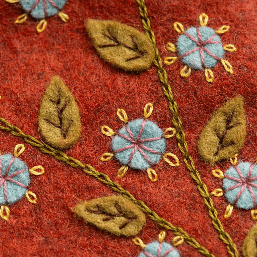 Corinne Lapierre Scissor Pouch & Small Pincushion Felt Craft Kit EMSCB2F