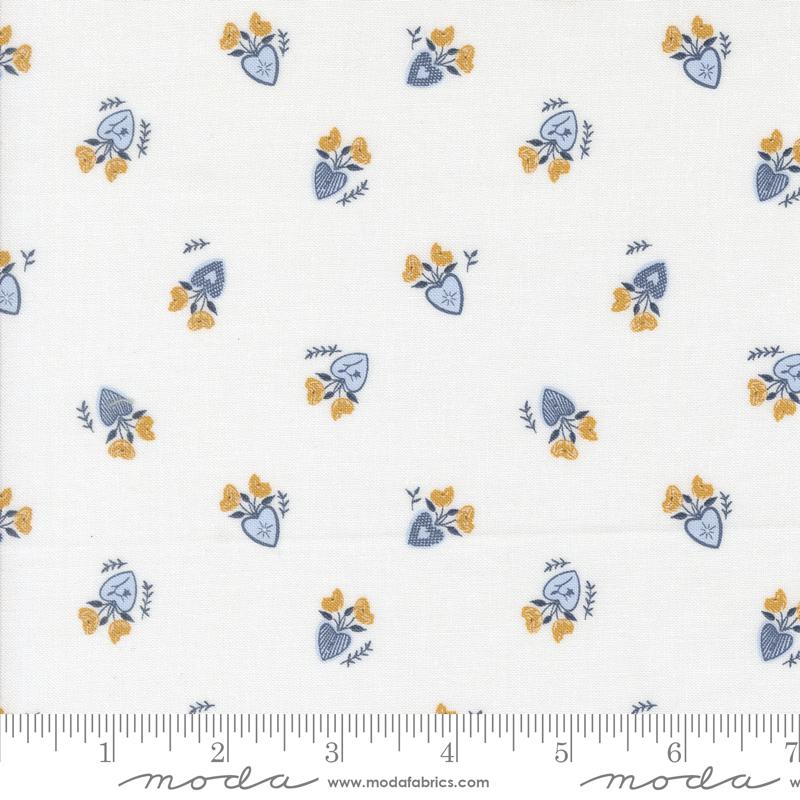 Fabric Moda Cloud Vintage Lockets Sun Drenched by the Quarter Yard 43202-11