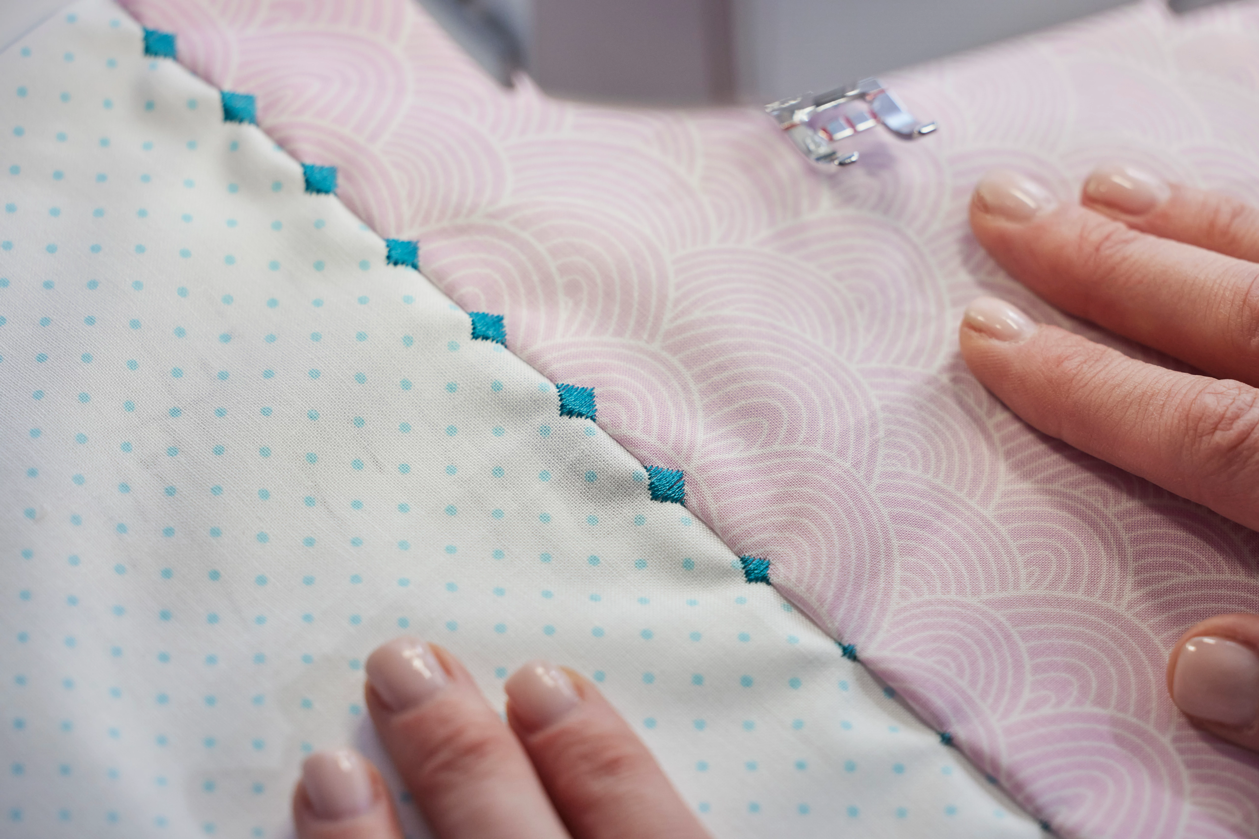 Husqvarna Viking Epic Quilt 97 Sewing Machine with Holiday Gift Package