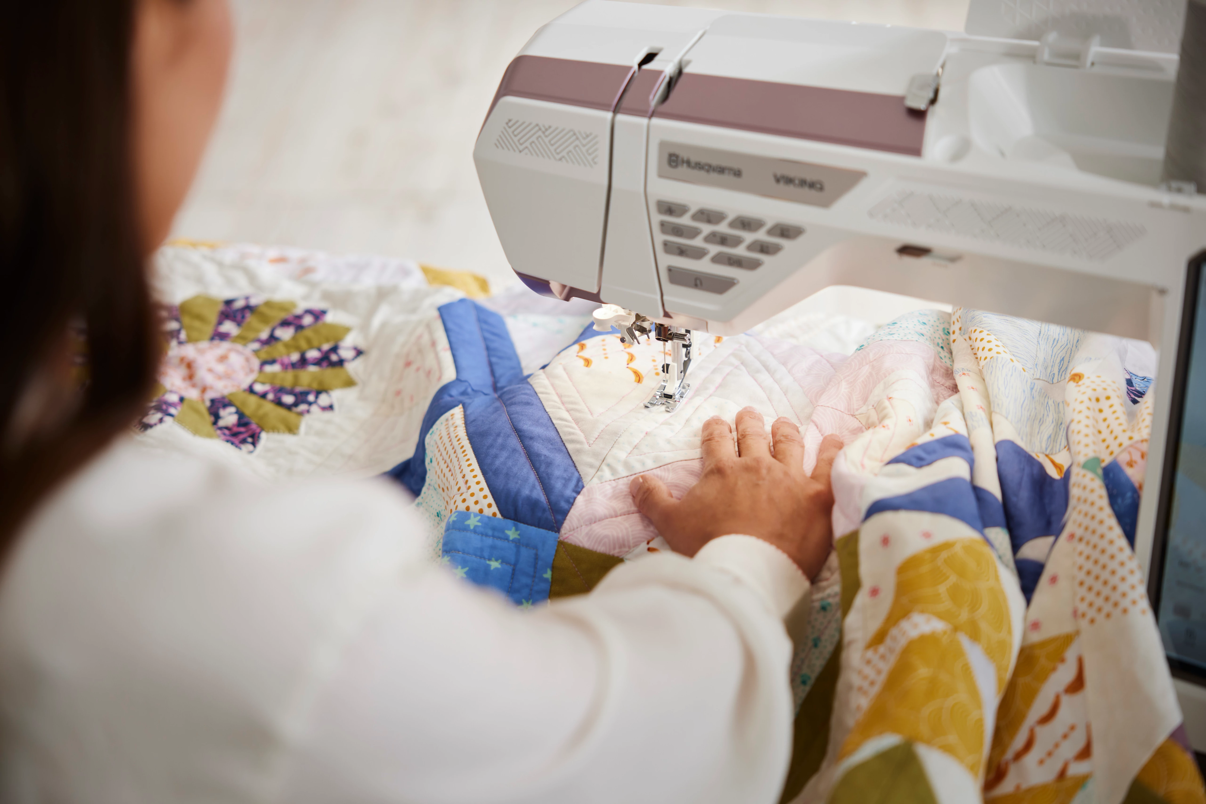 Husqvarna Viking Epic Quilt 97 Sewing Machine with Holiday Gift Package