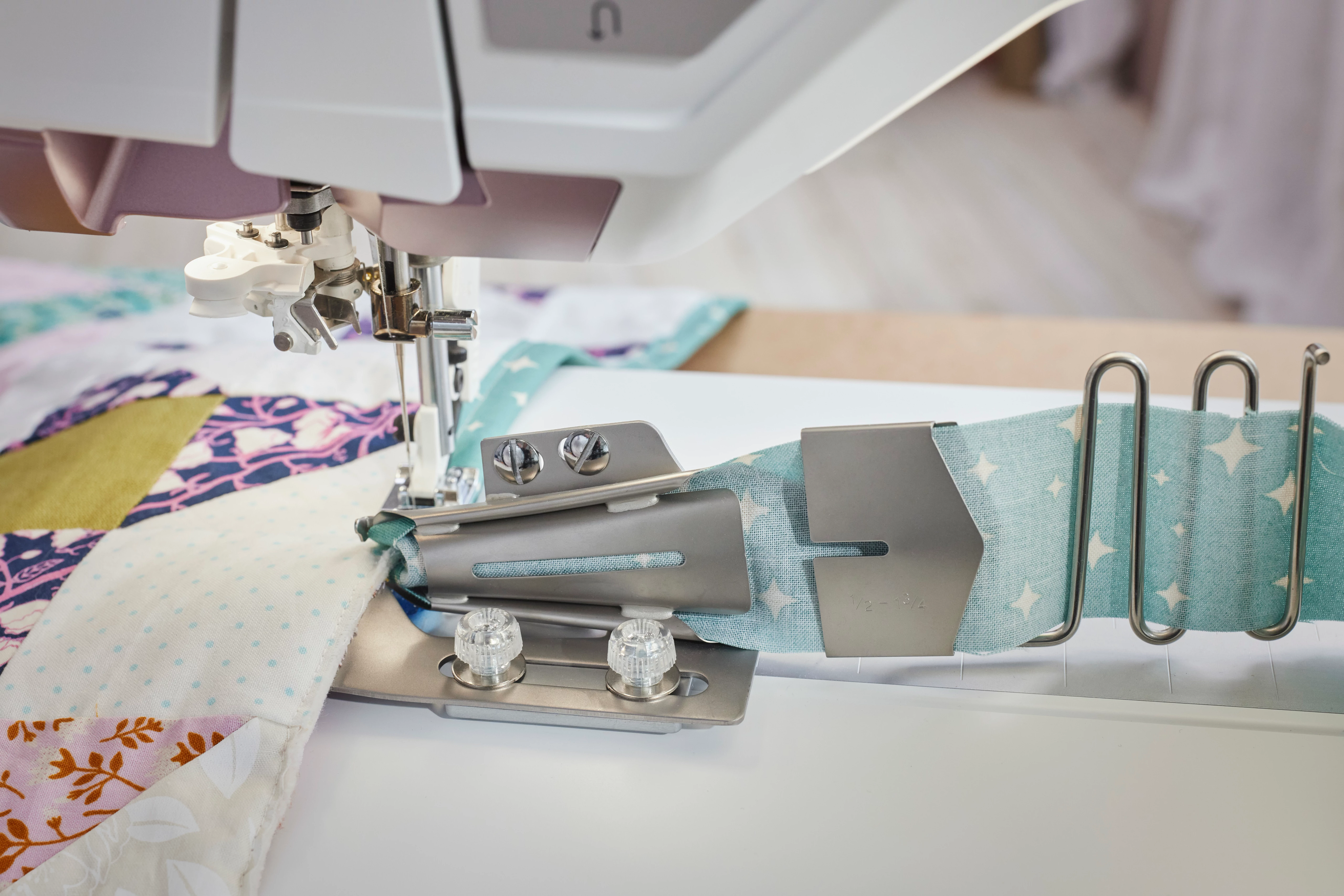 Husqvarna Viking Epic Quilt 97 Sewing Machine with Holiday Gift Package