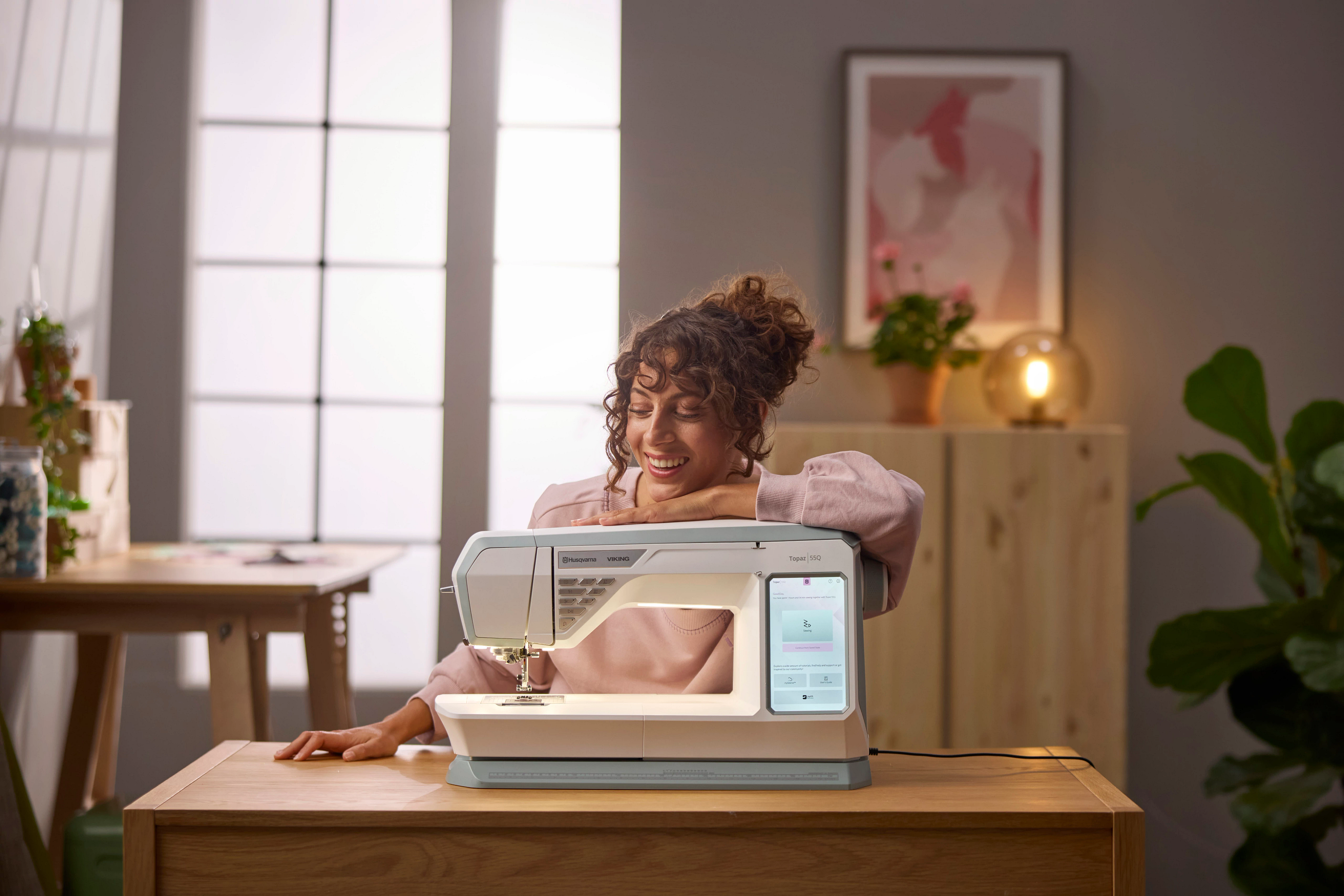 Husqvarna Viking Topaz 55Q Sewing Machine with Holiday Gift Package