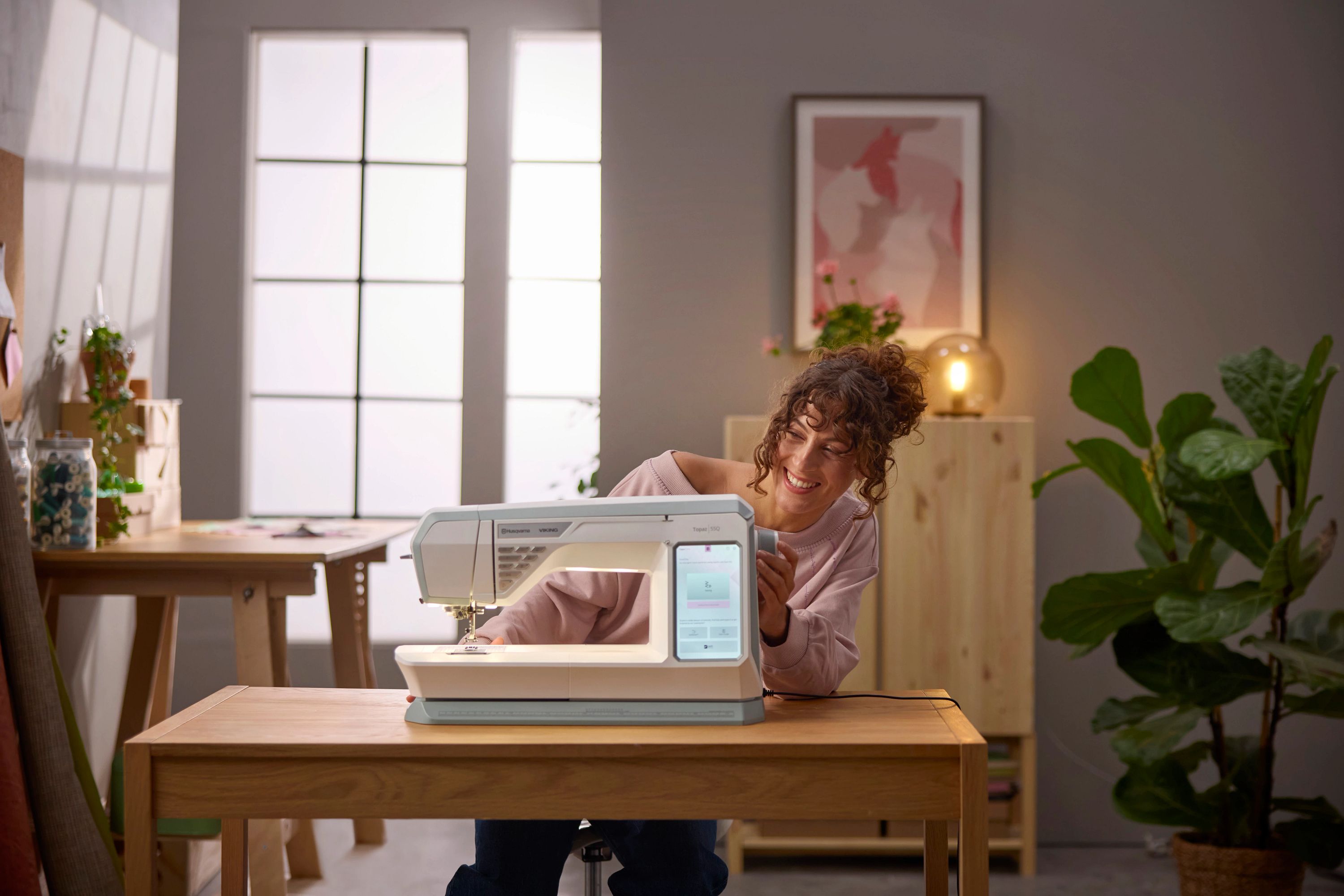 Husqvarna Viking Topaz 55Q Sewing Machine with Holiday Gift Package