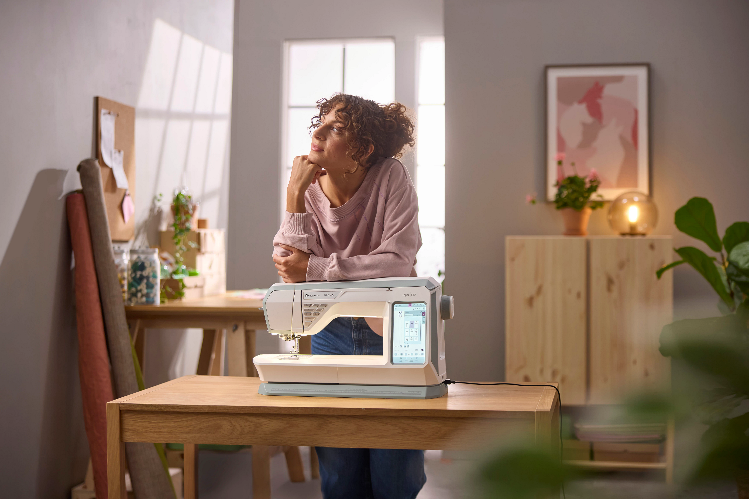 Husqvarna Viking Topaz 55Q Sewing Machine with Holiday Gift Package