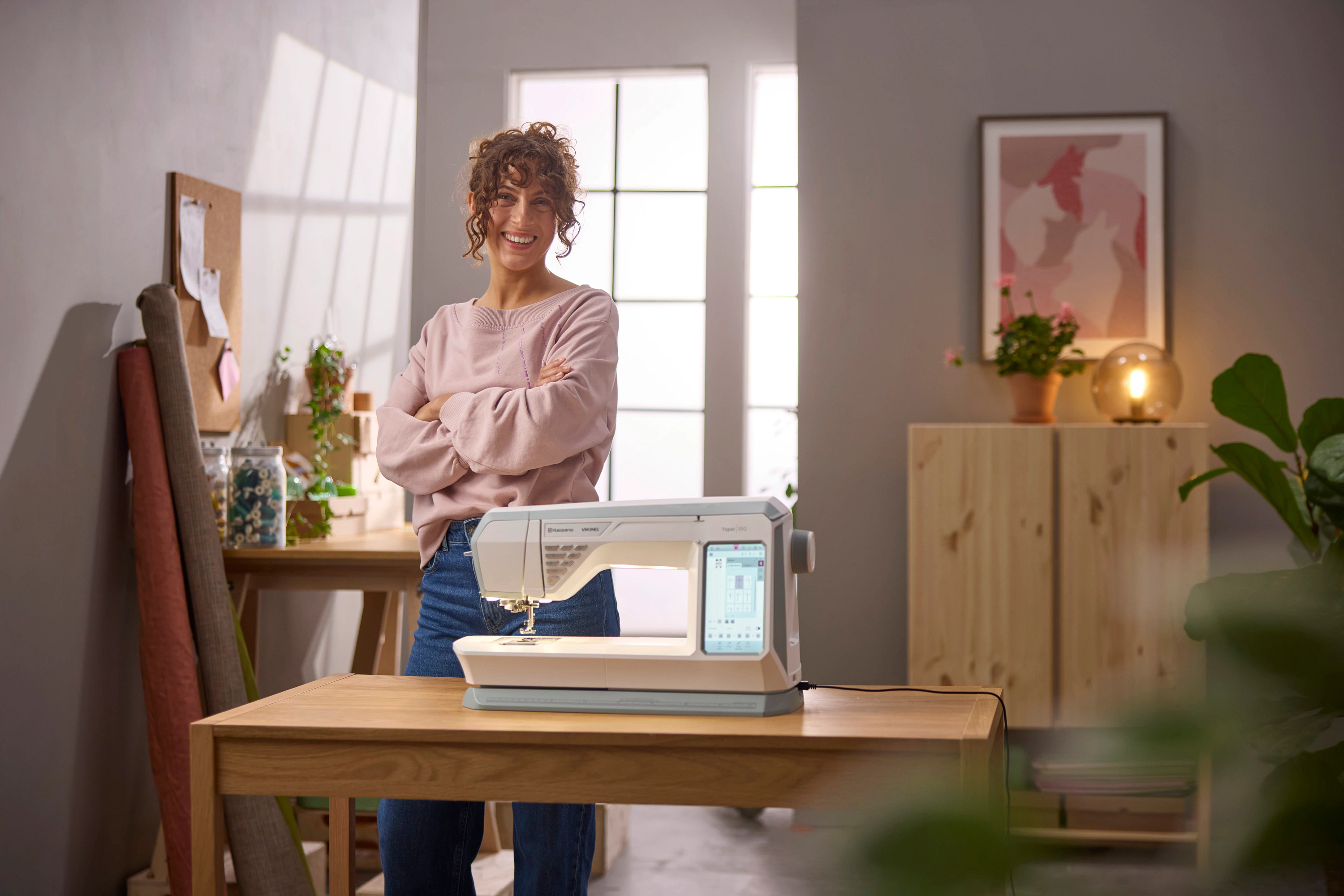 Husqvarna Viking Topaz 55Q Sewing Machine with Holiday Gift Package