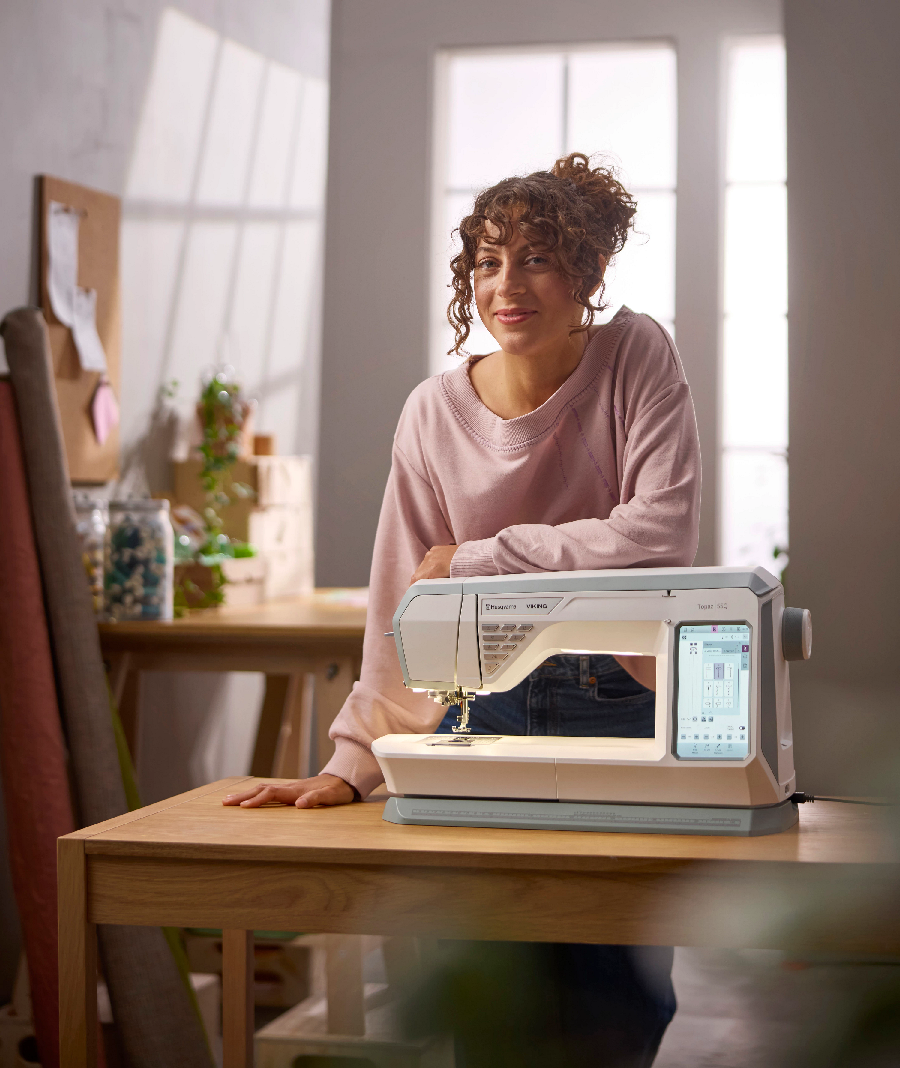 Husqvarna Viking Topaz 55Q Sewing Machine with Holiday Gift Package