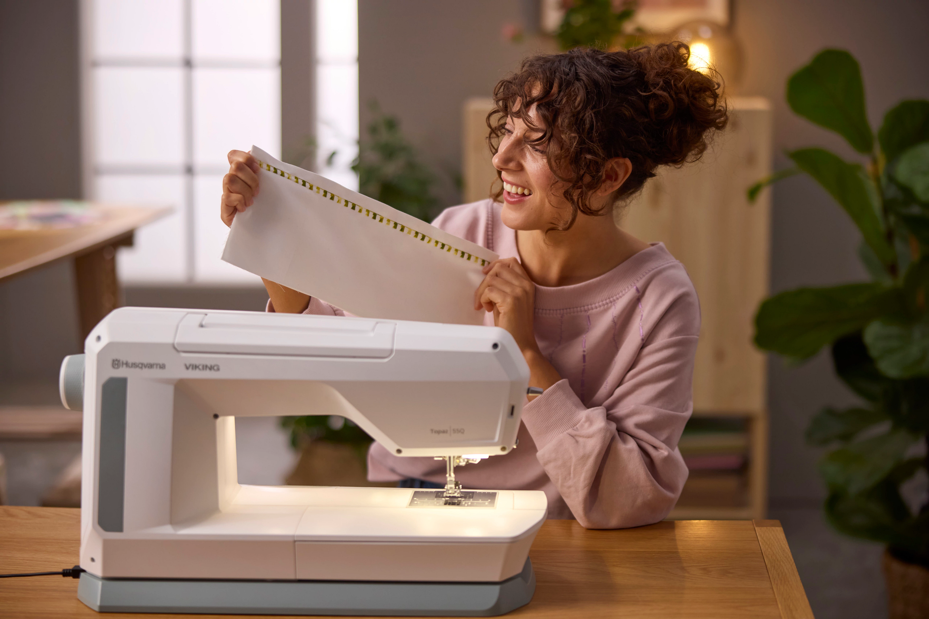 Husqvarna Viking Topaz 55Q Sewing Machine with Holiday Gift Package