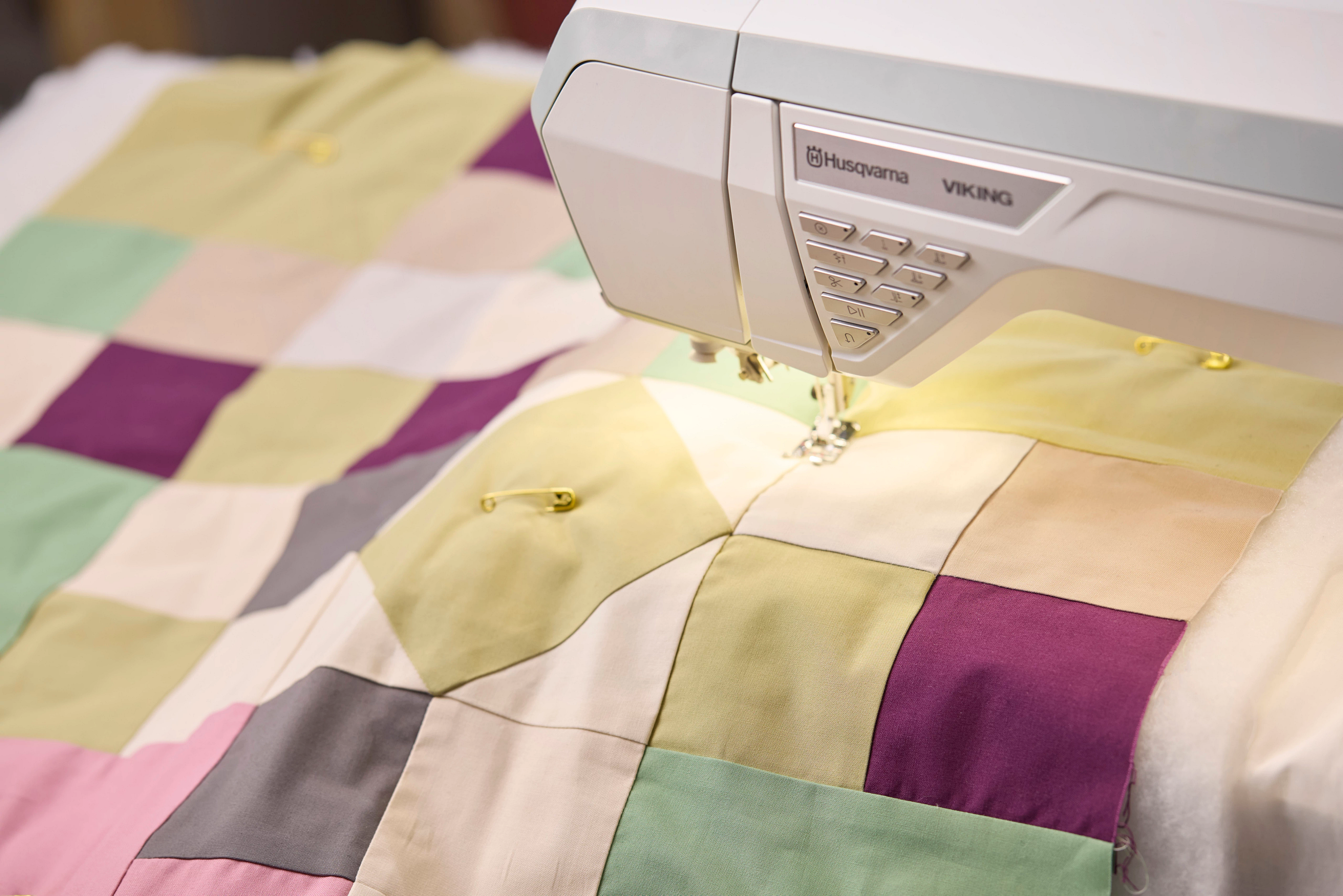 Husqvarna Viking Topaz 55Q Sewing Machine with Holiday Gift Package