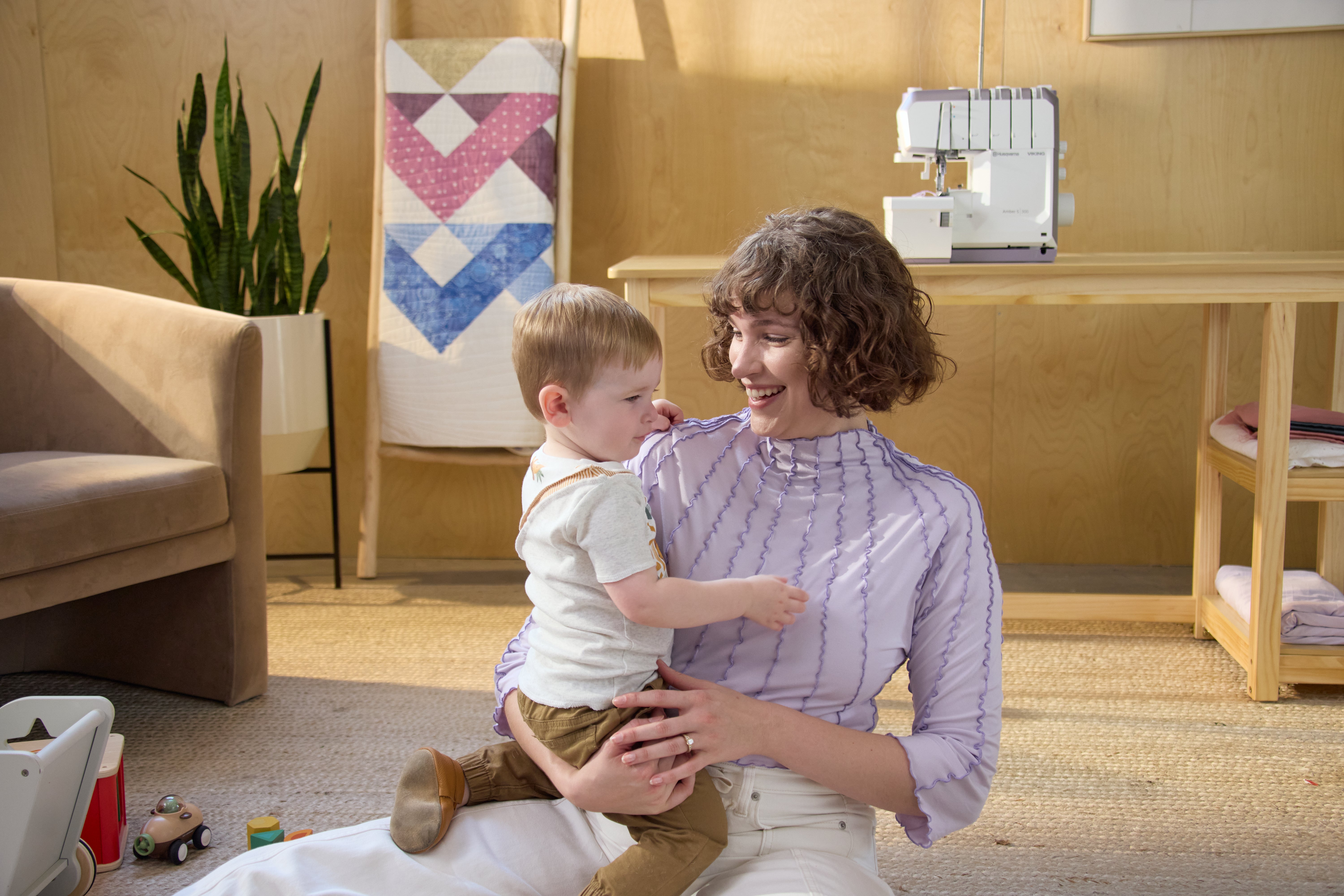 Husqvarna Viking Amber S|300 OverLock Serger Machine