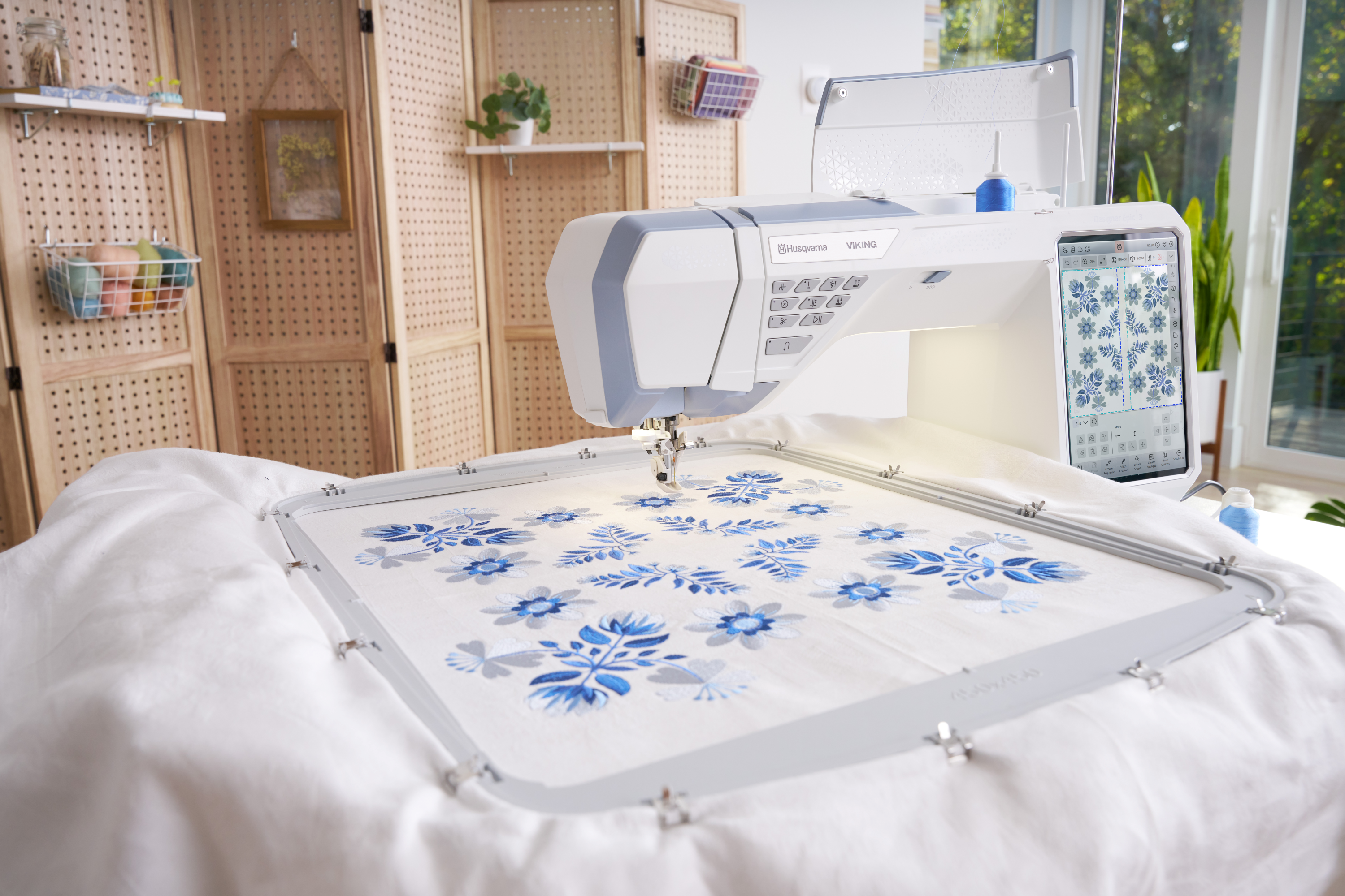 Husqvarna Viking Designer Epic 3 Nordic Frost Sewing and Embroidery Machine Large Embroidery Area