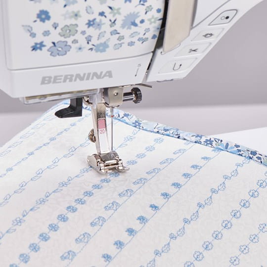 BERNINA B495 Liberty Edition Sewing Machine