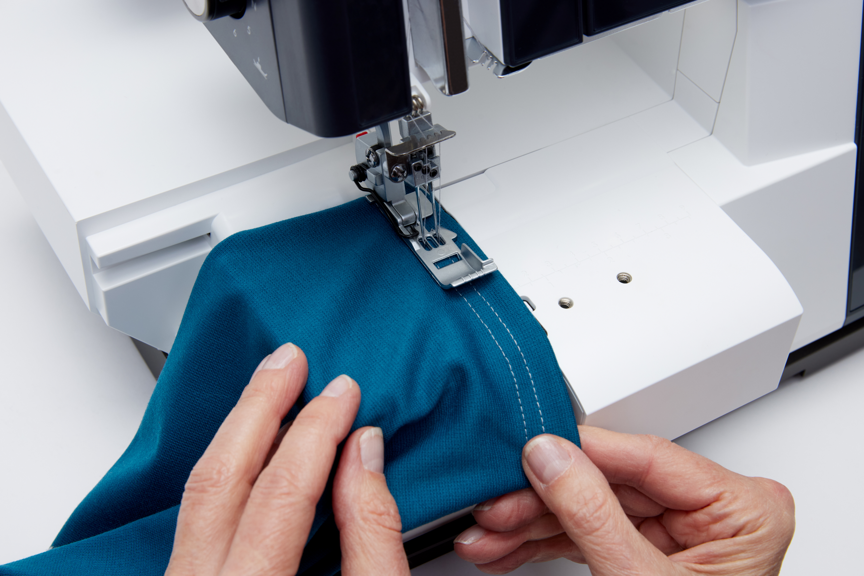 PFAFF admire air 6000 Air Threader CoverLock Serger Machine with Holiday Gift Package