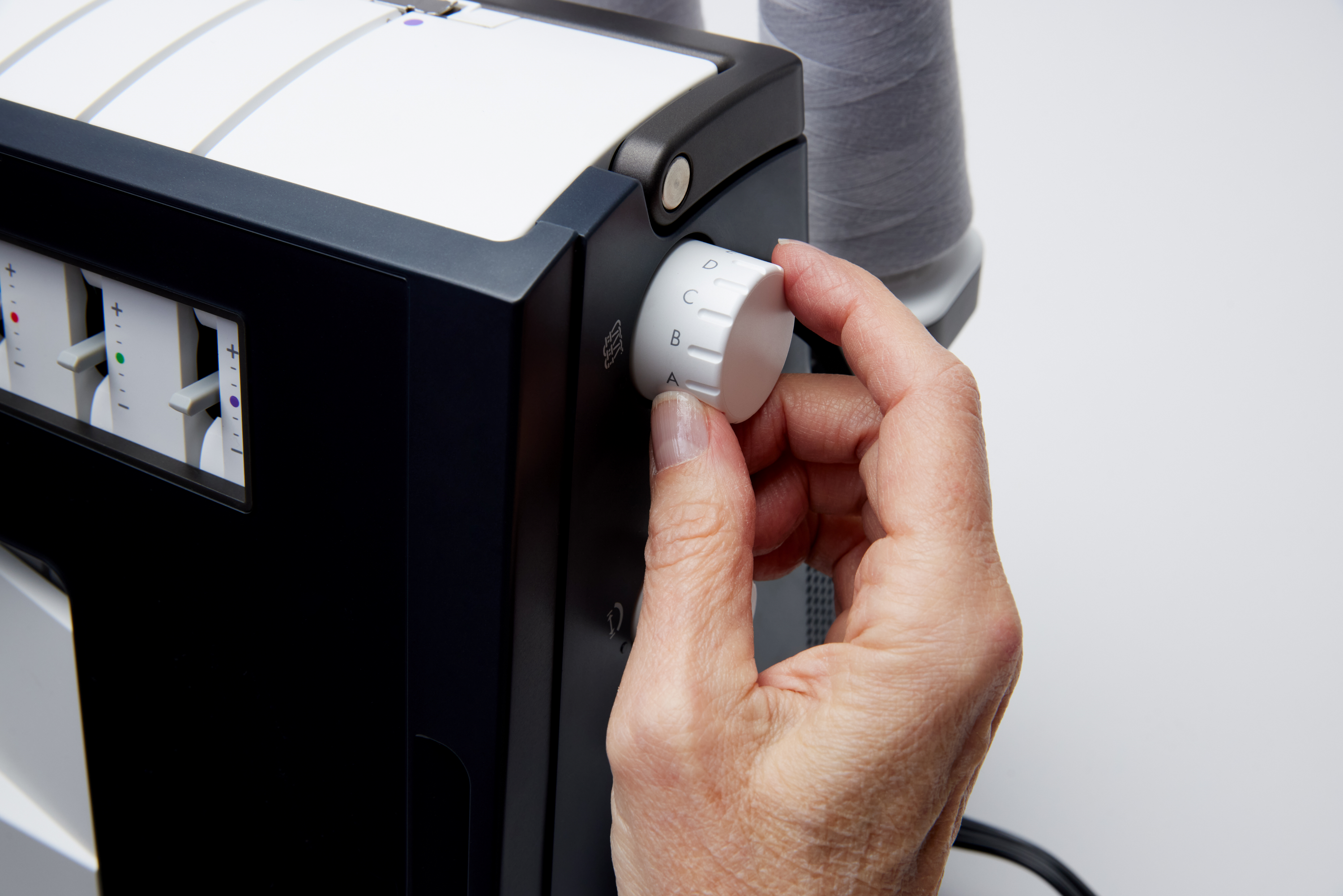 PFAFF admire air 6000 Air Threader CoverLock Serger Machine with Holiday Gift Package