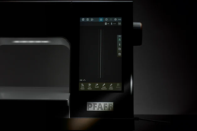 PFAFF creative expression 750 Sewing and Embroidery Machine Presser Foot Recognition