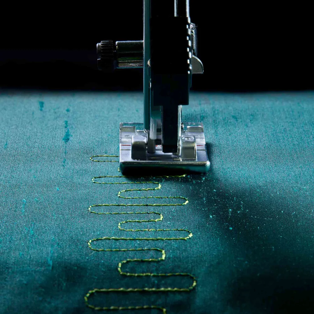 PFAFF creative expression 750 Sewing and Embroidery Machine with Holiday Gift Package