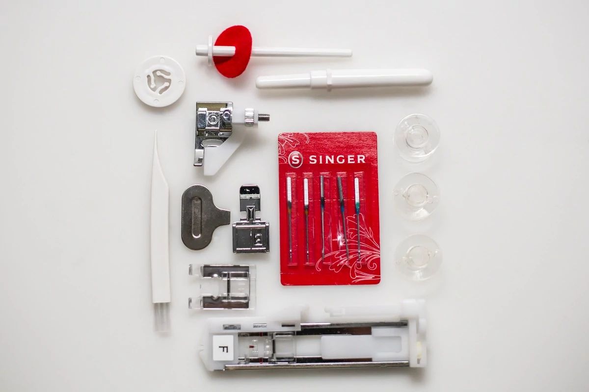 Singer Refurbished SC220 Sewing Machine accessories