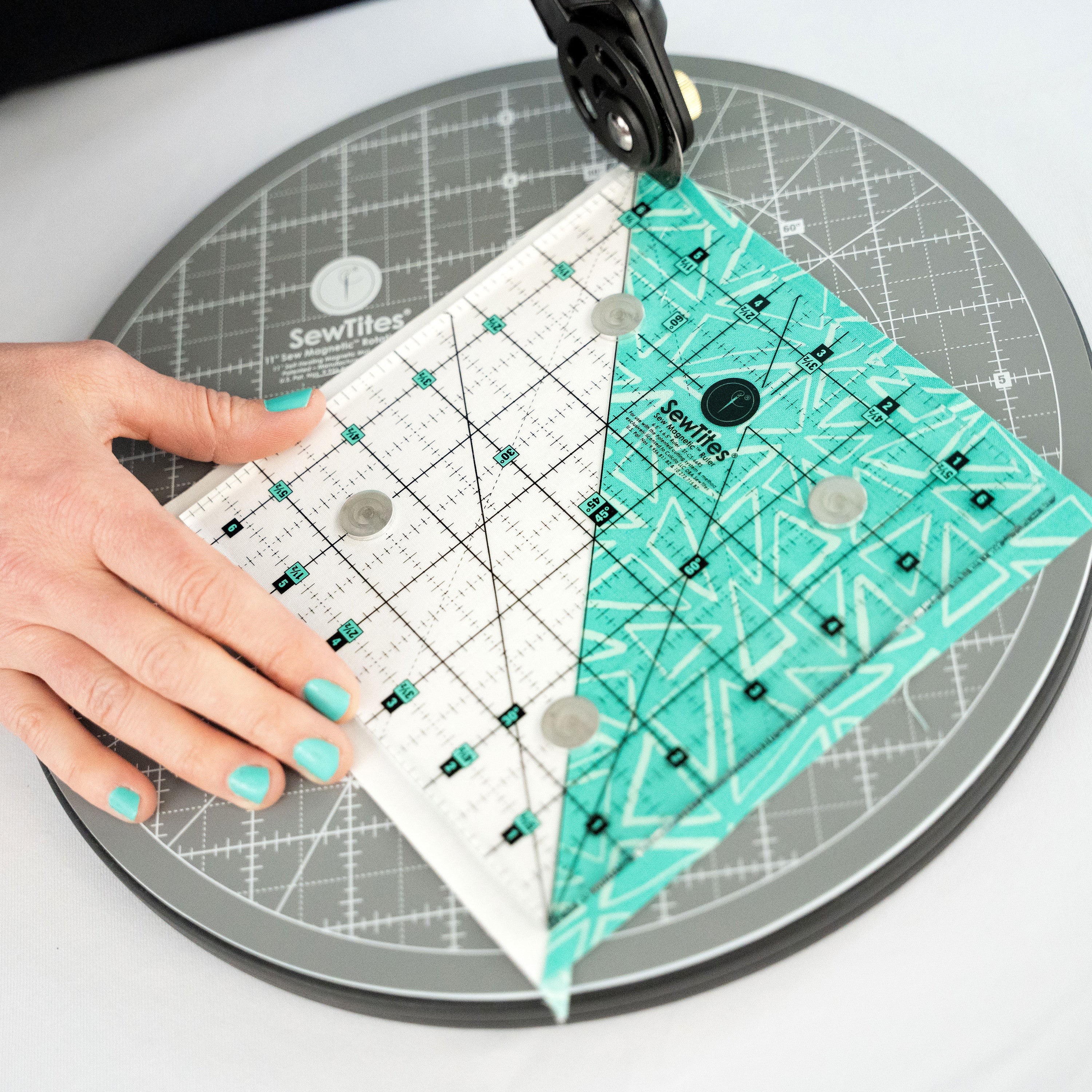 SewTites Sew Magnetic 11" Rotating Self-Healing Cutting Mat ST-CS-11MRC