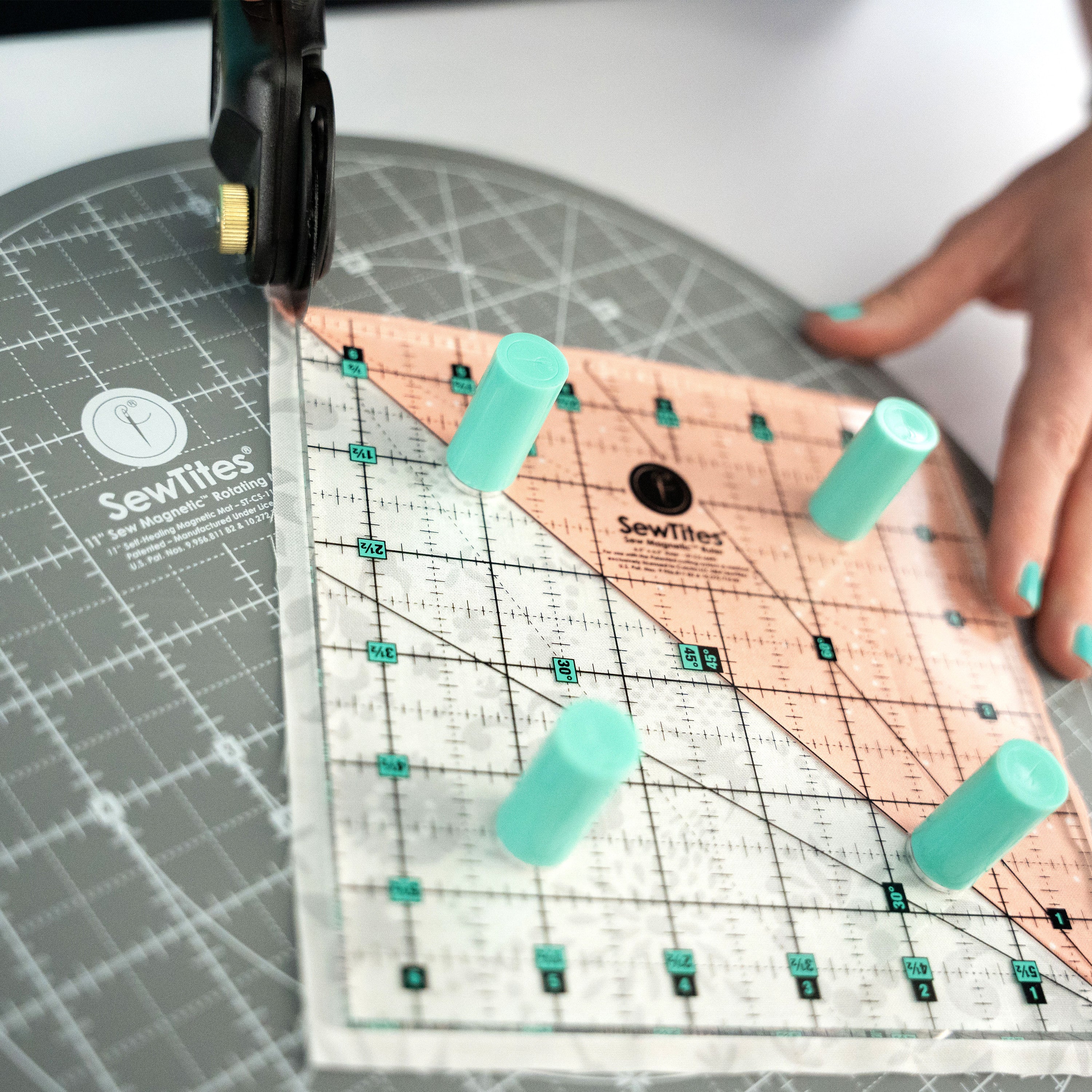 SewTites Sew Magnetic 11" Rotating Self-Healing Cutting Mat ST-CS-11MRC
