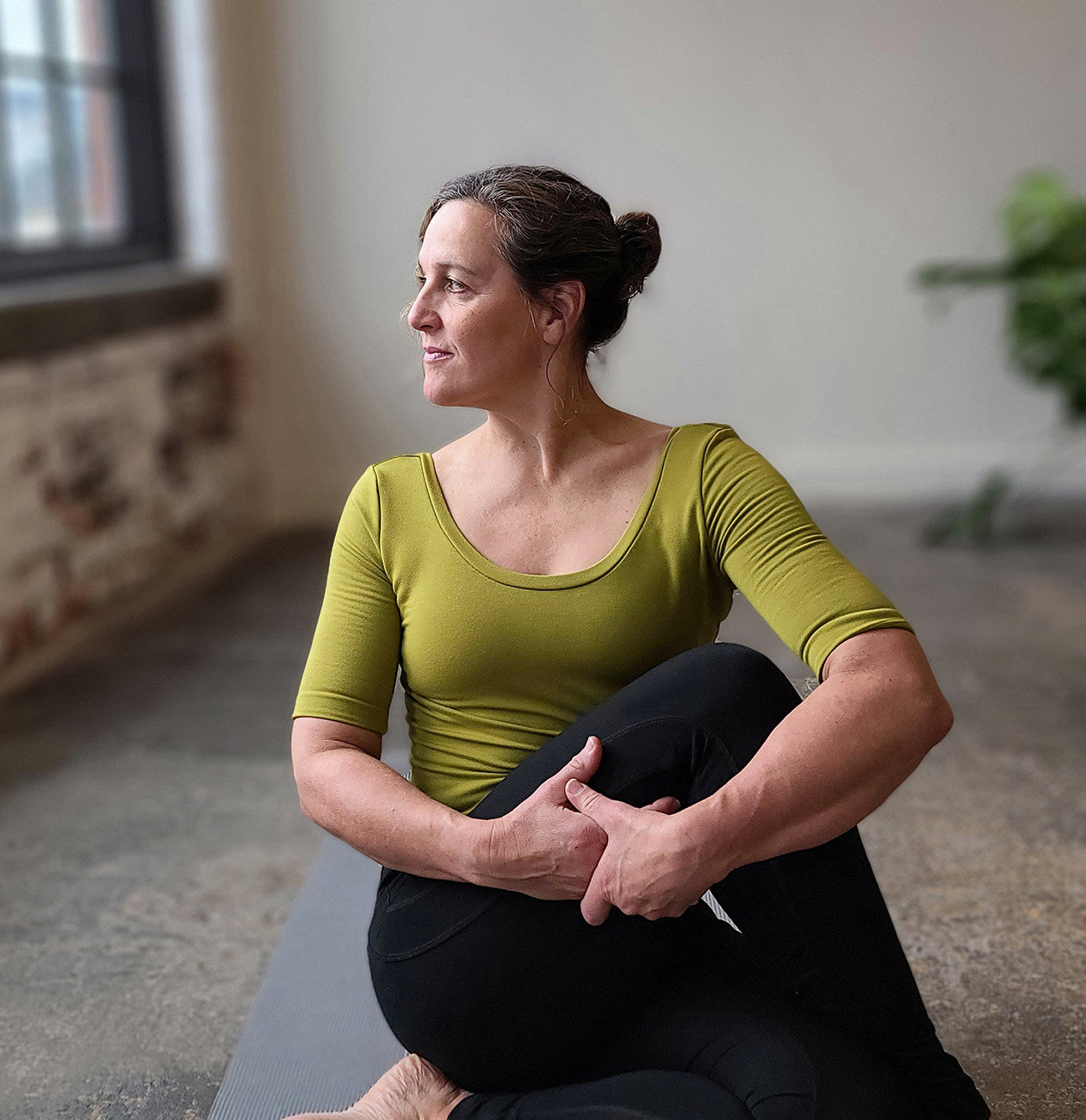 Sew House Seven Skyline Tee Standard Fit Sewing Pattern Modeled SHS164