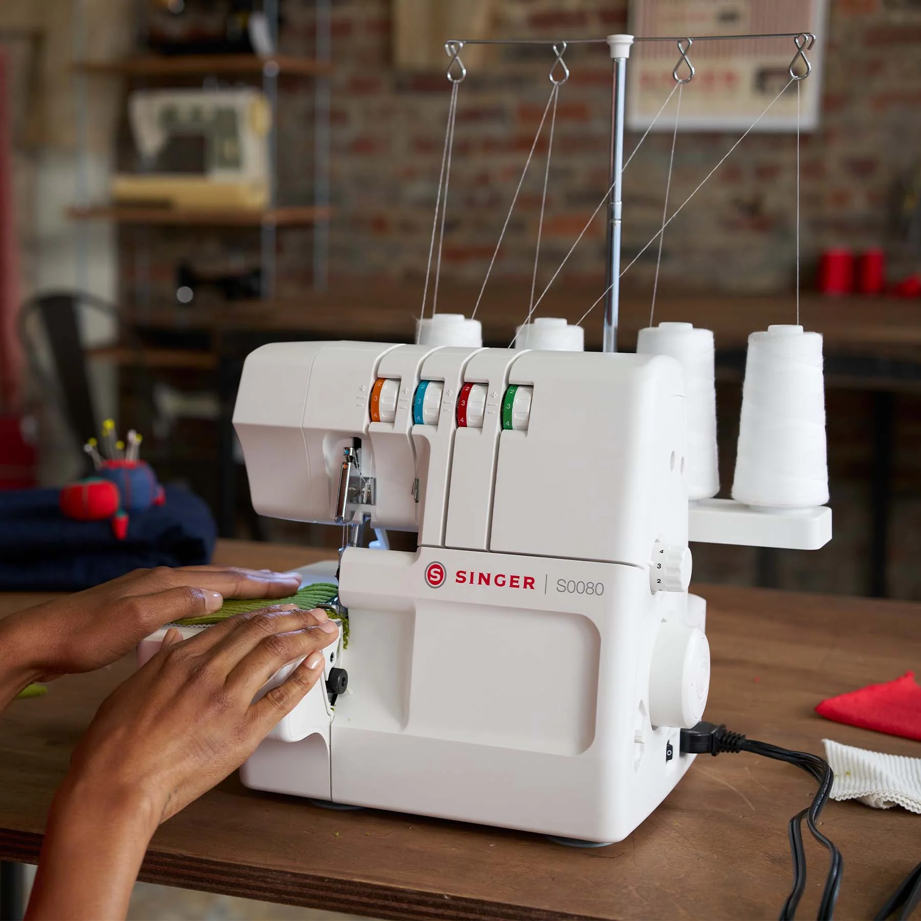 Singer S0080 Serger Machine