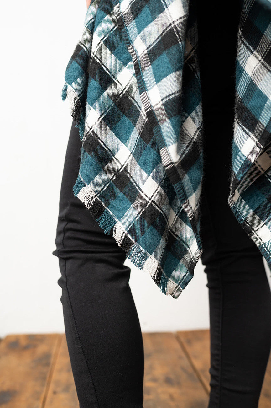 Studio M Squared That's a Wrap Fringed Flannel Wrap Pattern SMST002