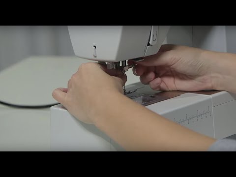 SINGER® CLASSIC™ 44S Sewing Machine - Changing Needles
