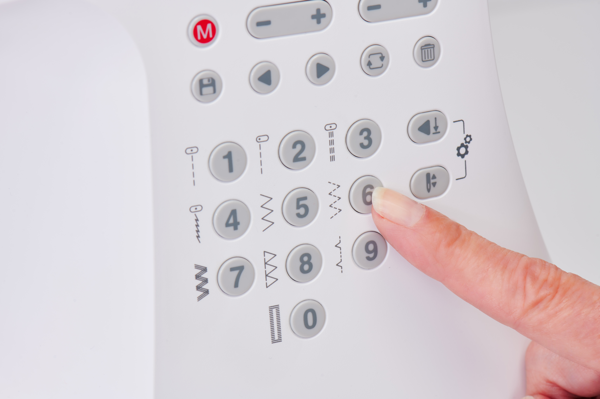 Singer Elite CE677 Computerized Sewing Machine for Sale at World Weidner